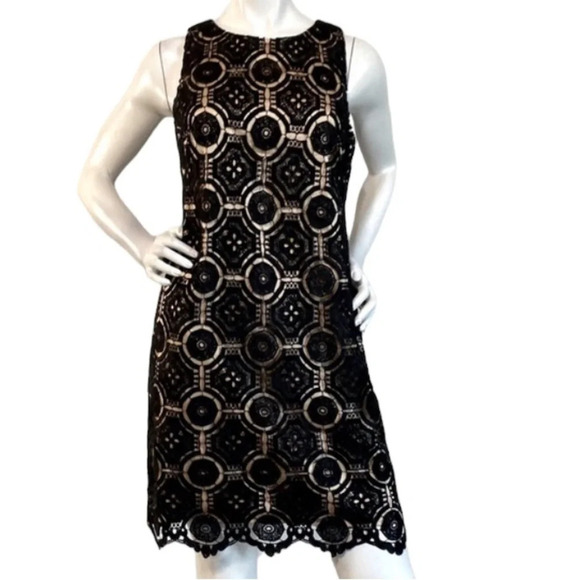 Eliza J Black Medallion Lace Crew Neck Sleeveless Knee Length Shift Dress Sz 4 - Picture 2 of 9